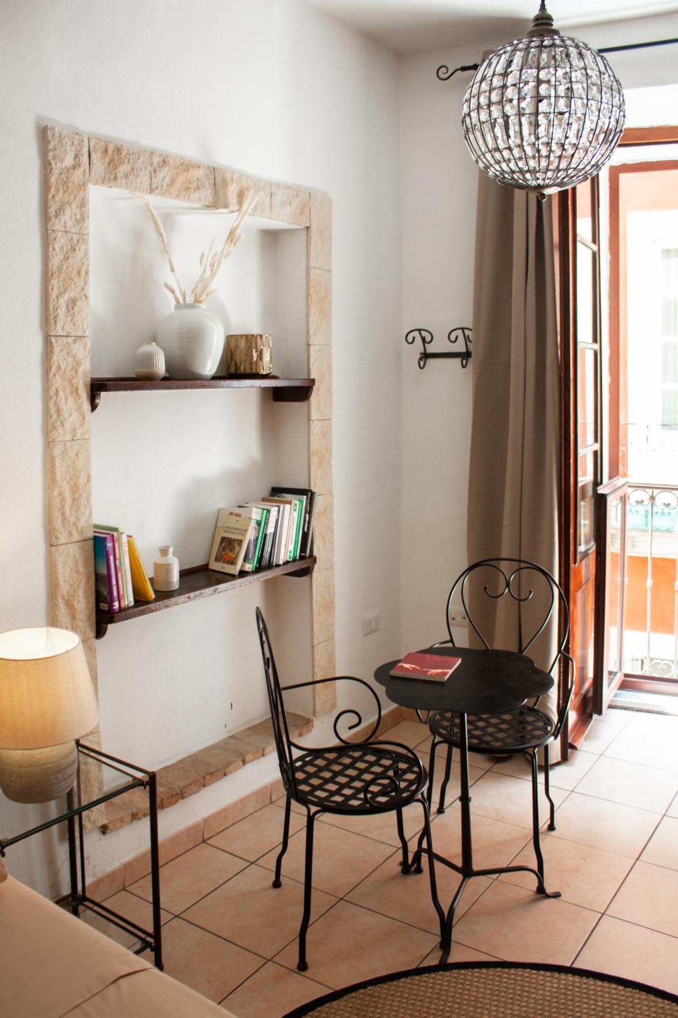 Castello'S Rooms كالياري المظهر الخارجي الصورة